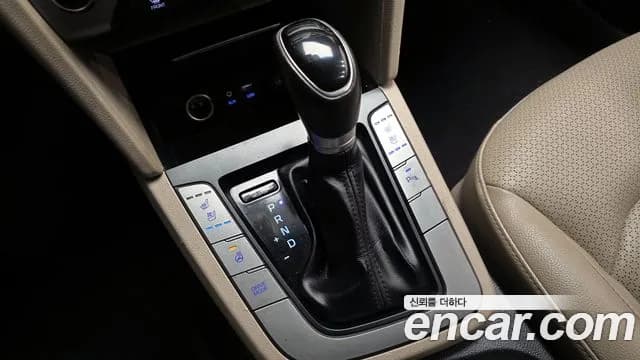 2018 Hyundai Avante AD 1.6 GDI Premium Sold VIN KMHD041DBJU500471 – photo 13 2018 Hyundai Avante AD 1.6 GDI Premium Sold VIN KMHD041DBJU500471 – photo 13