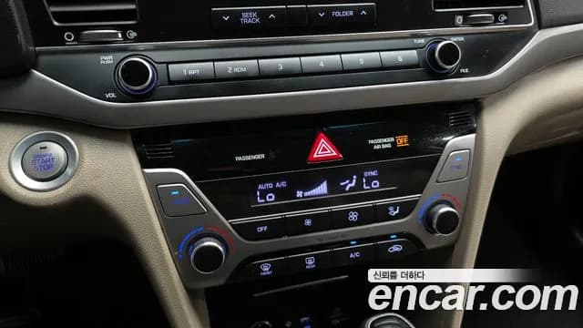 2018 Hyundai Avante AD 1.6 GDI Premium Sold VIN KMHD041DBJU500471 – photo 15 2018 Hyundai Avante AD 1.6 GDI Premium Sold VIN KMHD041DBJU500471 – photo 15