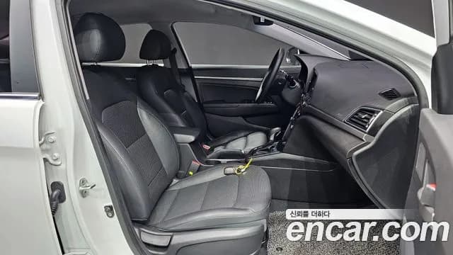 2018 Hyundai Avante AD 1.6 GDI Premium Sold VIN KMHD041DBJU722689 – photo 15 2018 Hyundai Avante AD 1.6 GDI Premium Sold VIN KMHD041DBJU722689 – photo 15