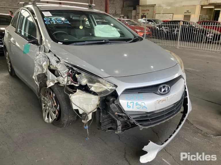 2013 Hyundai i30 Used VIN KMHD251EMDU121902 – photo 17 2013 Hyundai i30 Used VIN KMHD251EMDU121902 – photo 17