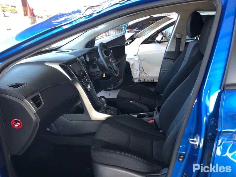 2016 Hyundai i30 Used VIN KMHD251EMGU321399 – undercarriage 2016 Hyundai i30 Used VIN KMHD251EMGU321399 – undercarriage