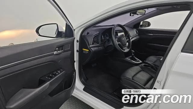 2017 Hyundai Avante AD 1.6 GDI Value Plus Sold VIN KMHD641DBHU380580 – exterior detail 2017 Hyundai Avante AD 1.6 GDI Value Plus Sold VIN KMHD641DBHU380580 – exterior detail