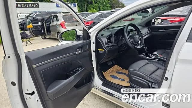 2017 Hyundai Avante AD 1.6 GDI Value Plus Sold VIN KMHD641DBHU382130 – side profile 2017 Hyundai Avante AD 1.6 GDI Value Plus Sold VIN KMHD641DBHU382130 – side profile