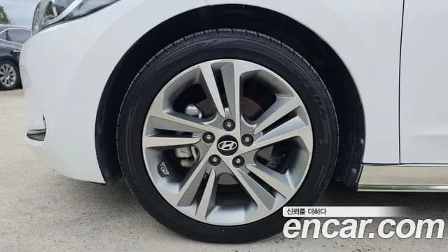 2017 Hyundai Avante AD 1.6 GDI Value Plus Sold VIN KMHD641DBHU382130 – interior seats 2017 Hyundai Avante AD 1.6 GDI Value Plus Sold VIN KMHD641DBHU382130 – interior seats