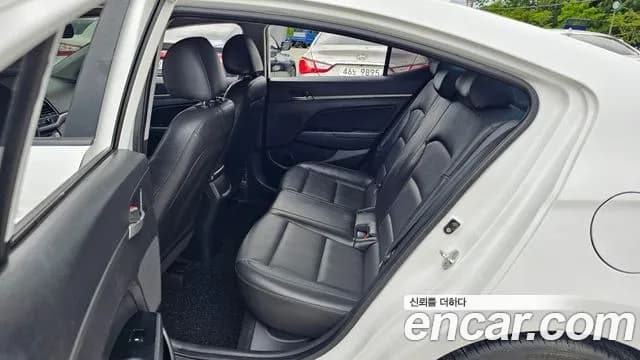 2017 Hyundai Avante AD 1.6 GDI Value Plus Sold VIN KMHD641DBHU382130 – trunk area 2017 Hyundai Avante AD 1.6 GDI Value Plus Sold VIN KMHD641DBHU382130 – trunk area