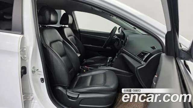 2017 Hyundai Avante AD 1.6 GDI Value Plus Sold VIN KMHD641DBHU418384 – photo 12 2017 Hyundai Avante AD 1.6 GDI Value Plus Sold VIN KMHD641DBHU418384 – photo 12