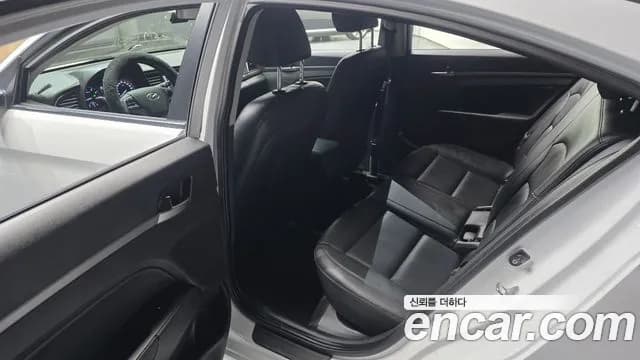 2018 Hyundai Avante AD 1.6 GDI Value Plus Sold VIN KMHD641DBJU424963 – trunk area 2018 Hyundai Avante AD 1.6 GDI Value Plus Sold VIN KMHD641DBJU424963 – trunk area