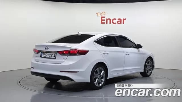 2018 Hyundai Avante AD 1.6 GDI Value Plus Sold VIN KMHD641DBJU426937 – trunk area 2018 Hyundai Avante AD 1.6 GDI Value Plus Sold VIN KMHD641DBJU426937 – trunk area