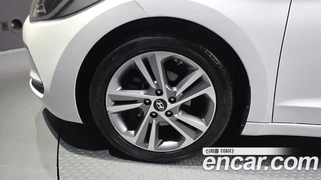 2018 Hyundai Avante AD 1.6 GDI Value Plus Sold VIN KMHD641DBJU434765 – side profile 2018 Hyundai Avante AD 1.6 GDI Value Plus Sold VIN KMHD641DBJU434765 – side profile