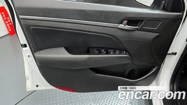 2018 Hyundai Avante AD 1.6 GDI Value Plus Sold VIN KMHD641DBJU437890 – trunk area 2018 Hyundai Avante AD 1.6 GDI Value Plus Sold VIN KMHD641DBJU437890 – trunk area