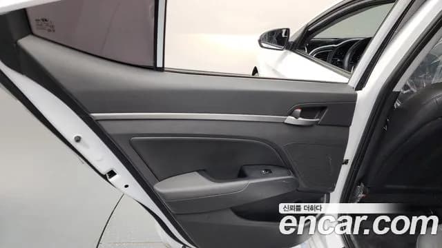 2018 Hyundai Avante AD 1.6 GDI Value Plus Sold VIN KMHD641DBJU448500 – trunk area 2018 Hyundai Avante AD 1.6 GDI Value Plus Sold VIN KMHD641DBJU448500 – trunk area