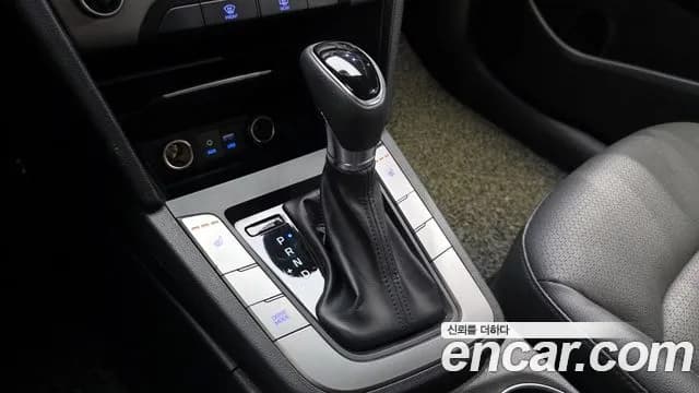2018 Hyundai Avante AD 1.6 GDI Value Plus Sold VIN KMHD641DBJU470130 – rear exterior 2018 Hyundai Avante AD 1.6 GDI Value Plus Sold VIN KMHD641DBJU470130 – rear exterior