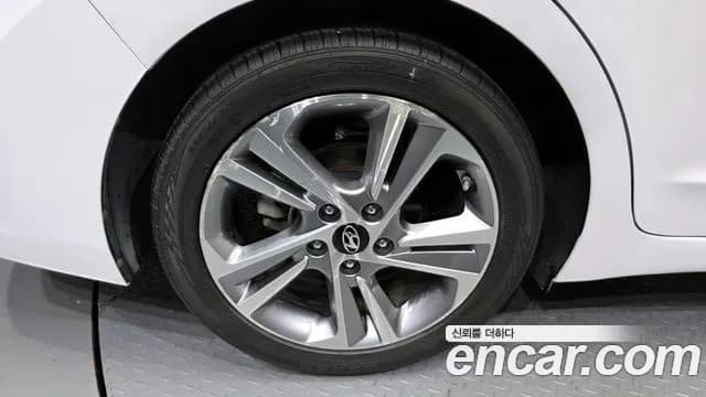 2018 Hyundai Avante AD 1.6 GDI Value Plus Sold VIN KMHD641DBJU470130 – trunk area 2018 Hyundai Avante AD 1.6 GDI Value Plus Sold VIN KMHD641DBJU470130 – trunk area
