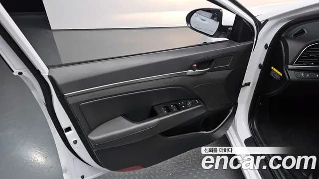 2018 Hyundai Avante AD 1.6 GDI Value Plus Sold VIN KMHD641DBJU474018 – interior seats 2018 Hyundai Avante AD 1.6 GDI Value Plus Sold VIN KMHD641DBJU474018 – interior seats