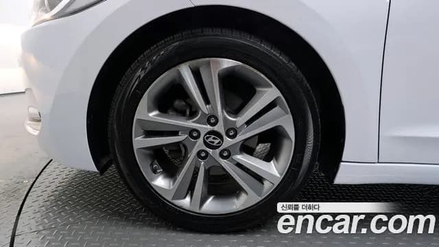 2018 Hyundai Avante AD 1.6 GDI Value Plus Sold VIN KMHD641DBJU474018 – exterior detail 2018 Hyundai Avante AD 1.6 GDI Value Plus Sold VIN KMHD641DBJU474018 – exterior detail