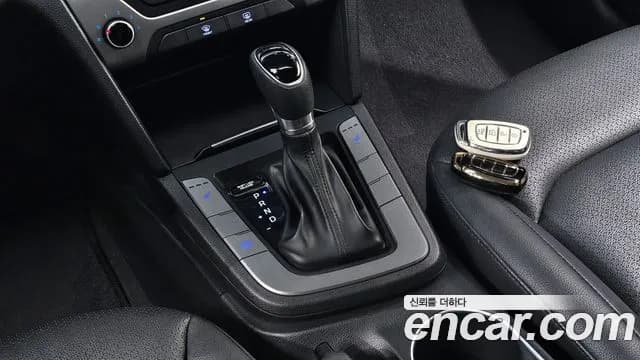 2018 Hyundai Avante AD 1.6 GDI Value Plus Sold VIN KMHD641DBJU474018 – trunk area 2018 Hyundai Avante AD 1.6 GDI Value Plus Sold VIN KMHD641DBJU474018 – trunk area