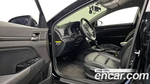 2018 Hyundai Avante AD 1.6 GDI Value Plus Sold VIN KMHD641DBJU484416 – trunk area 2018 Hyundai Avante AD 1.6 GDI Value Plus Sold VIN KMHD641DBJU484416 – trunk area