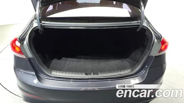 2018 Hyundai Avante AD 1.6 GDI Value Plus Sold VIN KMHD641DBJU504995 – exterior detail 2018 Hyundai Avante AD 1.6 GDI Value Plus Sold VIN KMHD641DBJU504995 – exterior detail