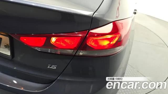 2018 Hyundai Avante AD 1.6 GDI Value Plus Sold VIN KMHD641DBJU504995 – trunk area 2018 Hyundai Avante AD 1.6 GDI Value Plus Sold VIN KMHD641DBJU504995 – trunk area