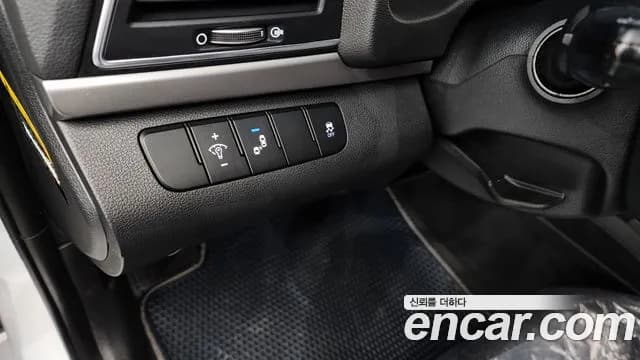 2018 Hyundai Avante AD 1.6 GDI Value Plus Sold VIN KMHD641DBJU525955 – exterior detail 2018 Hyundai Avante AD 1.6 GDI Value Plus Sold VIN KMHD641DBJU525955 – exterior detail