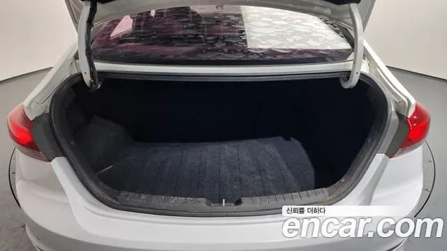2018 Hyundai Avante AD 1.6 GDI Style Sold VIN KMHD641DBJU529786 – exterior detail 2018 Hyundai Avante AD 1.6 GDI Style Sold VIN KMHD641DBJU529786 – exterior detail