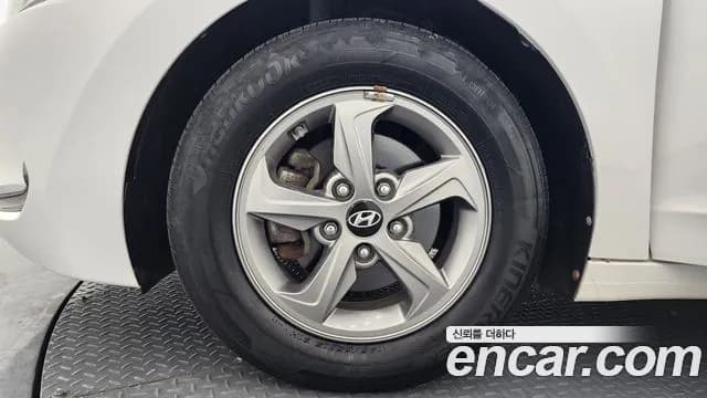 2018 Hyundai Avante AD 1.6 GDI Style Sold VIN KMHD641DBJU529786 – photo 19 2018 Hyundai Avante AD 1.6 GDI Style Sold VIN KMHD641DBJU529786 – photo 19