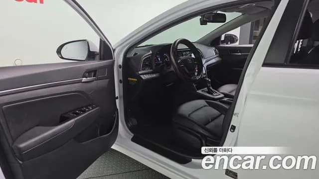 2018 Hyundai Avante AD 1.6 GDI Value Plus Sold VIN KMHD641DBJU570458 – exterior detail 2018 Hyundai Avante AD 1.6 GDI Value Plus Sold VIN KMHD641DBJU570458 – exterior detail