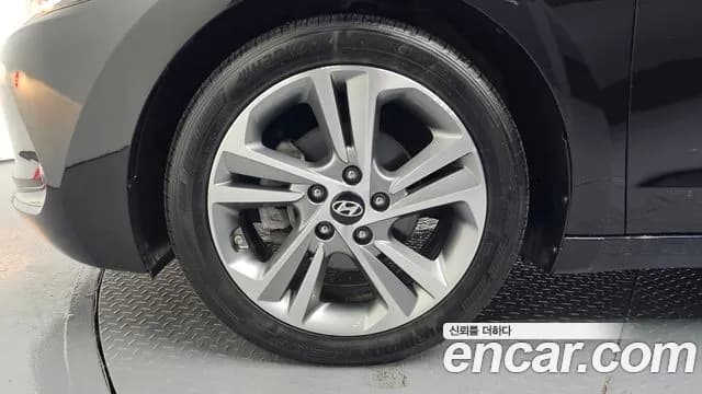 2018 Hyundai Avante AD 1.6 GDI Value Plus Sold VIN KMHD641DBJU586240 – interior seats 2018 Hyundai Avante AD 1.6 GDI Value Plus Sold VIN KMHD641DBJU586240 – interior seats