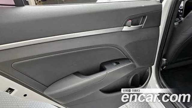 2018 Hyundai Avante AD 1.6 GDI Value Plus Sold VIN KMHD641DBJU586957 – trunk area 2018 Hyundai Avante AD 1.6 GDI Value Plus Sold VIN KMHD641DBJU586957 – trunk area