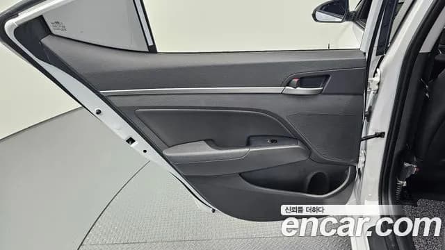 2018 Hyundai Avante AD 1.6 GDI Value Plus Sold VIN KMHD641DBJU592981 – photo 11 2018 Hyundai Avante AD 1.6 GDI Value Plus Sold VIN KMHD641DBJU592981 – photo 11