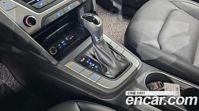 2018 Hyundai Avante AD 1.6 GDI Value Plus Sold VIN KMHD641DBJU592981 – photo 13 2018 Hyundai Avante AD 1.6 GDI Value Plus Sold VIN KMHD641DBJU592981 – photo 13