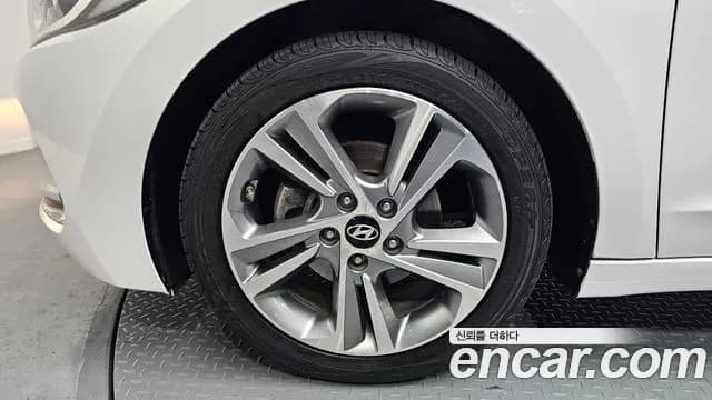 2018 Hyundai Avante AD 1.6 GDI Value Plus Sold VIN KMHD641DBJU594967 – interior seats 2018 Hyundai Avante AD 1.6 GDI Value Plus Sold VIN KMHD641DBJU594967 – interior seats