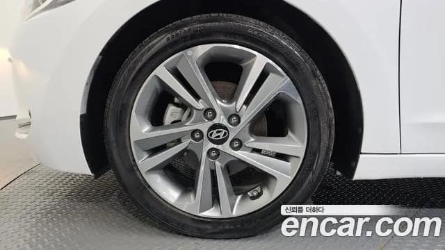 2018 Hyundai Avante AD 1.6 GDI Value Plus Sold VIN KMHD641DBJU595232 – photo 14 2018 Hyundai Avante AD 1.6 GDI Value Plus Sold VIN KMHD641DBJU595232 – photo 14