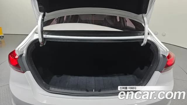 2018 Hyundai Avante AD 1.6 GDI Value Plus Sold VIN KMHD641DBJU595232 – photo 17 2018 Hyundai Avante AD 1.6 GDI Value Plus Sold VIN KMHD641DBJU595232 – photo 17