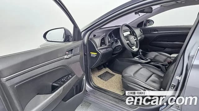 2018 Hyundai Avante AD 1.6 GDI Value Plus Sold VIN KMHD641DBJU607389 – exterior detail 2018 Hyundai Avante AD 1.6 GDI Value Plus Sold VIN KMHD641DBJU607389 – exterior detail