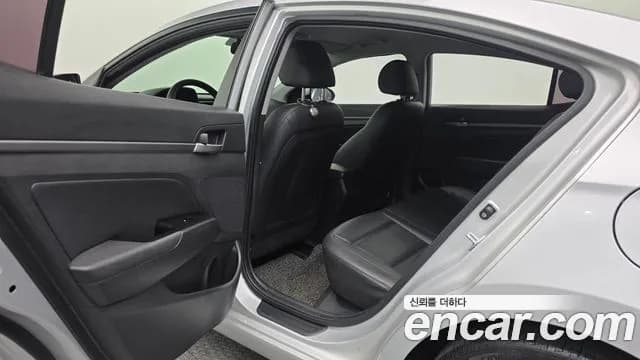 2018 Hyundai Avante AD 1.6 GDI Value Plus Sold VIN KMHD641DBJU631463 – interior seats 2018 Hyundai Avante AD 1.6 GDI Value Plus Sold VIN KMHD641DBJU631463 – interior seats