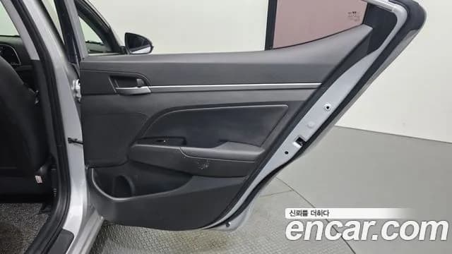 2018 Hyundai Avante AD 1.6 GDI Value Plus Sold VIN KMHD641DBJU631463 – exterior detail 2018 Hyundai Avante AD 1.6 GDI Value Plus Sold VIN KMHD641DBJU631463 – exterior detail