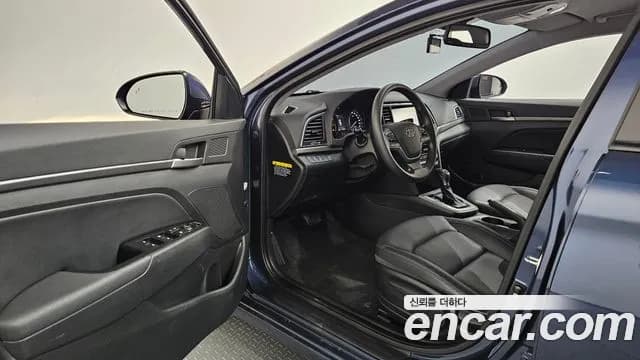 2018 Hyundai Avante AD 1.6 GDI Value Plus Sold VIN KMHD641DBJU633337 – exterior detail 2018 Hyundai Avante AD 1.6 GDI Value Plus Sold VIN KMHD641DBJU633337 – exterior detail
