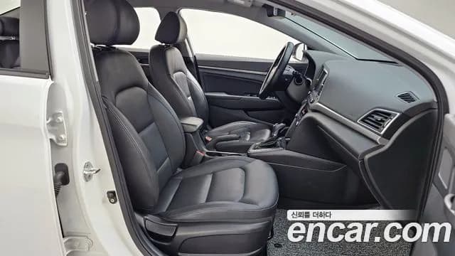 2018 Hyundai Avante AD 1.6 GDI Value Plus Sold VIN KMHD641DBJU640611 – trunk area 2018 Hyundai Avante AD 1.6 GDI Value Plus Sold VIN KMHD641DBJU640611 – trunk area