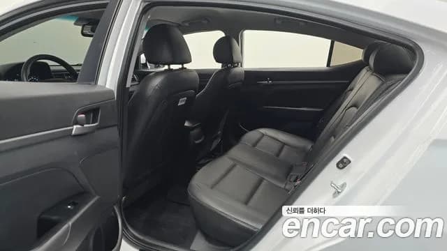 2018 Hyundai Avante AD 1.6 GDI Value Plus Sold VIN KMHD641DBJU689582 – exterior detail 2018 Hyundai Avante AD 1.6 GDI Value Plus Sold VIN KMHD641DBJU689582 – exterior detail
