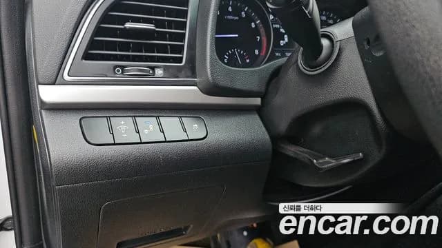 2018 Hyundai Avante AD 1.6 GDI Value Plus Sold VIN KMHD641DBJU703355 – exterior detail 2018 Hyundai Avante AD 1.6 GDI Value Plus Sold VIN KMHD641DBJU703355 – exterior detail