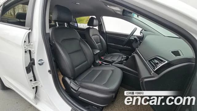 2018 Hyundai Avante AD 1.6 GDI Value Plus Sold VIN KMHD641DBJU703355 – trunk area 2018 Hyundai Avante AD 1.6 GDI Value Plus Sold VIN KMHD641DBJU703355 – trunk area