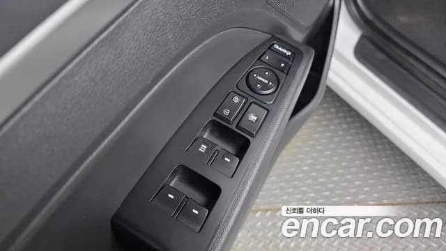 2018 Hyundai Avante AD 1.6 GDI Value Plus Sold VIN KMHD641DBJU708881 – trunk area 2018 Hyundai Avante AD 1.6 GDI Value Plus Sold VIN KMHD641DBJU708881 – trunk area
