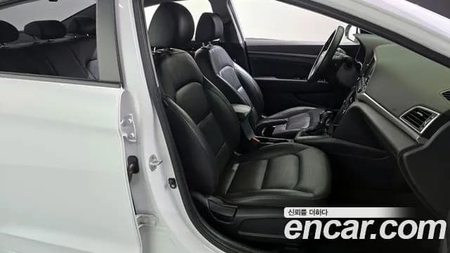 2018 Hyundai Avante AD 1.6 GDI Value Plus Sold VIN KMHD641DBJU731921 – trunk area 2018 Hyundai Avante AD 1.6 GDI Value Plus Sold VIN KMHD641DBJU731921 – trunk area