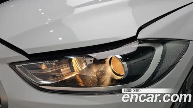 2018 Hyundai Avante AD 1.6 GDI Value Plus Sold VIN KMHD641DBJU745467 – trunk area 2018 Hyundai Avante AD 1.6 GDI Value Plus Sold VIN KMHD641DBJU745467 – trunk area