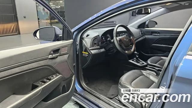 2018 Hyundai Avante AD 1.6 GDI Value Plus Sold VIN KMHD641DBJU751257 – trunk area 2018 Hyundai Avante AD 1.6 GDI Value Plus Sold VIN KMHD641DBJU751257 – trunk area
