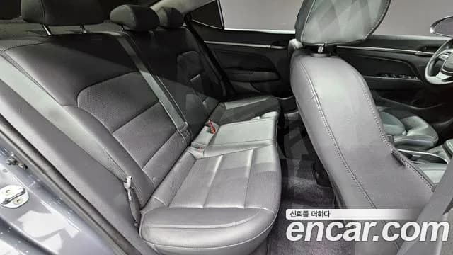 2018 Hyundai Avante AD 1.6 GDI Value Plus Sold VIN KMHD641DBJU752078 – trunk area 2018 Hyundai Avante AD 1.6 GDI Value Plus Sold VIN KMHD641DBJU752078 – trunk area