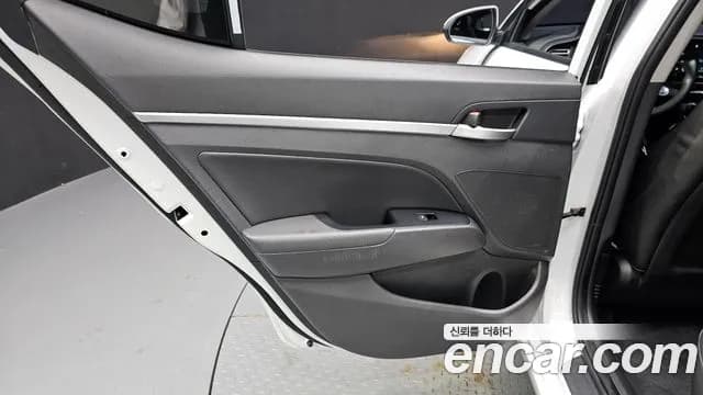 2019 Hyundai The New Avante AD 1.6 Sold VIN KMHD641EEKU790026 – photo 17 2019 Hyundai The New Avante AD 1.6 Sold VIN KMHD641EEKU790026 – photo 17