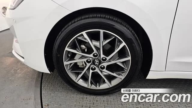 2019 Hyundai The New Avante AD 1.6 Sold VIN KMHD641EEKU828428 – trunk area 2019 Hyundai The New Avante AD 1.6 Sold VIN KMHD641EEKU828428 – trunk area