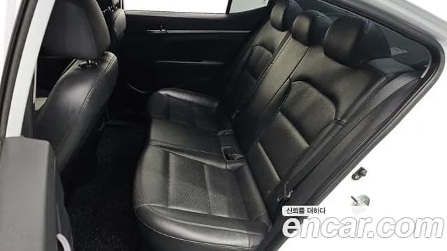 2019 Hyundai The New Avante AD 1.6 Sold VIN KMHD641EEKU834369 – undercarriage 2019 Hyundai The New Avante AD 1.6 Sold VIN KMHD641EEKU834369 – undercarriage